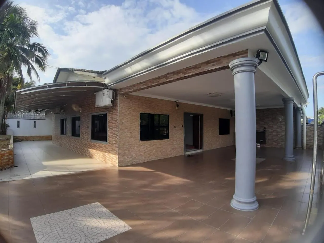 בית נופש ג'והור בהרו The Crown Homestay מלזיה