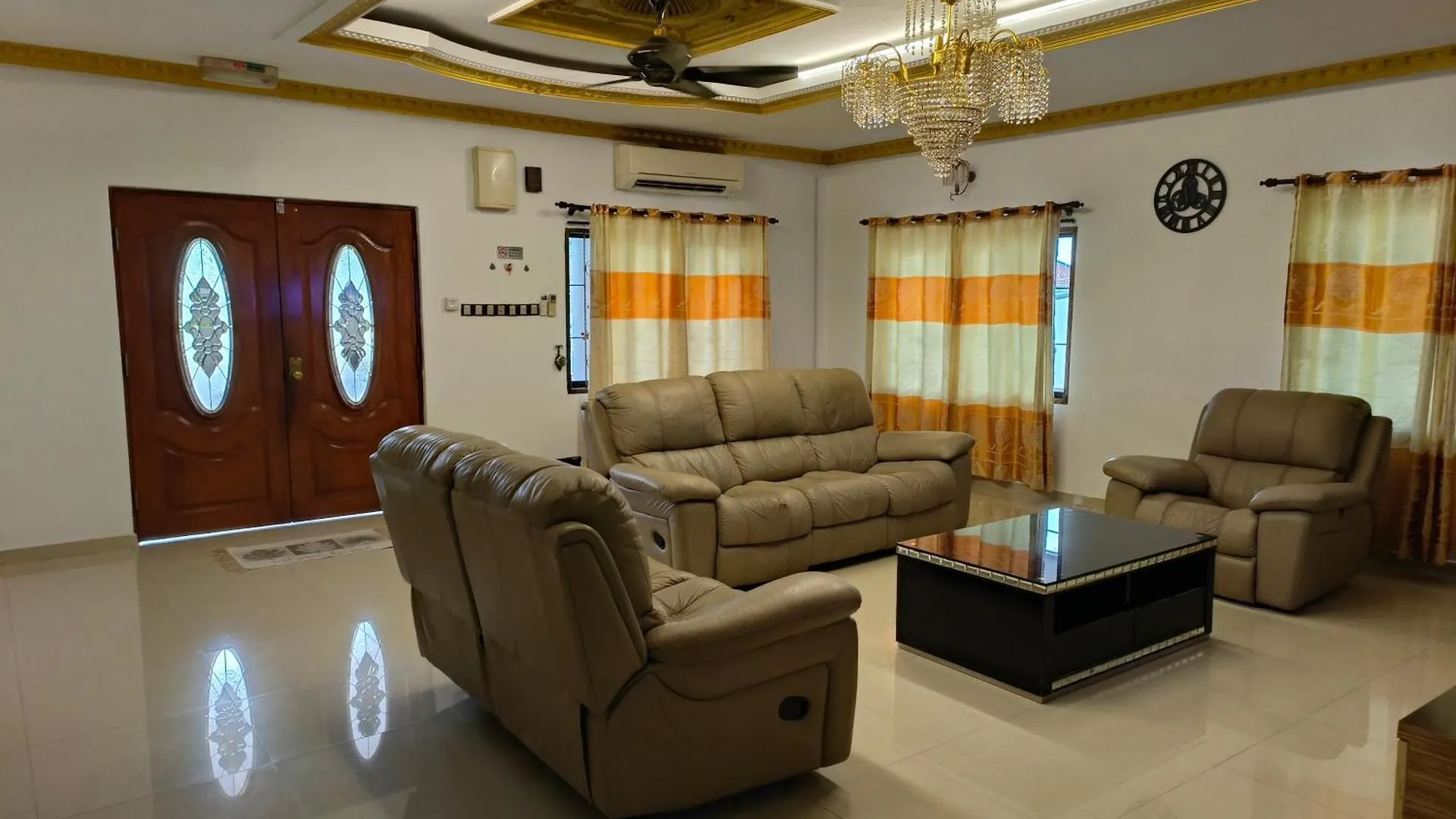 ג'והור בהרו The Crown Homestay 0*, ג'והור בהרו מלזיה